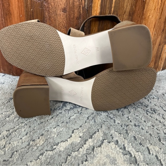 Donald Pliner Helen Sandals Size 9m Biscotti Beige Ankle Straps Calf Suede - Picture 11 of 13